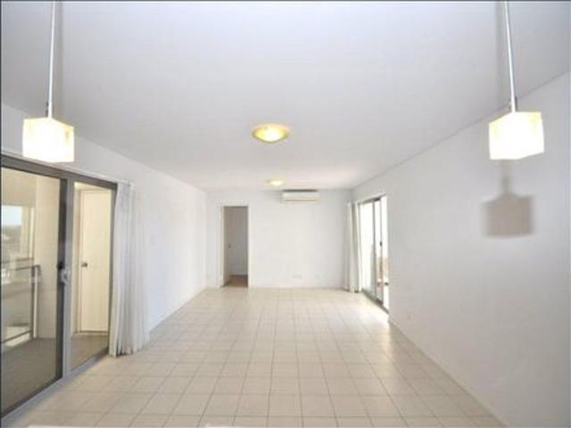 WOW FACTOR! CITY LIGHTS! EQUIPPED WITH FRIDGE, DISHWASHER, WASHING MACHINE & DRYER!