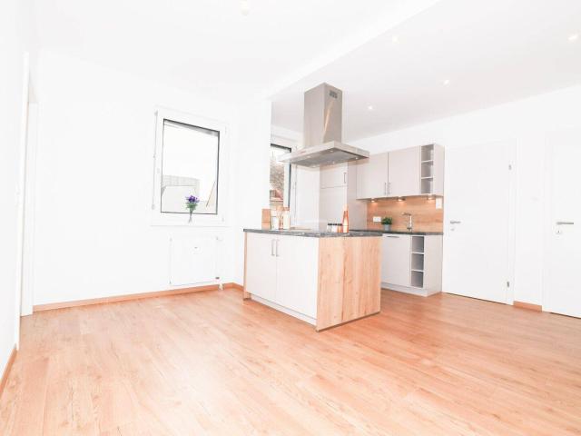 ! WOW ! I TOP GRUNDRISS I BADEWANNE I MODERN SANIERT I OFFENE KÜCHE I 4. STOCK MIT LIFT I PROJEKT WOHNEN I