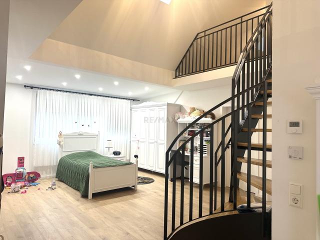 WOW! Stilvoll sanierte Dachgeschosswohnung mit Balkon & moderner Energietechnik