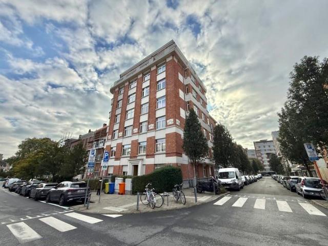 WSL: APPT 2CH + CHAMBRE DE BONNE REMIS A NEUF DE +/ 107M²