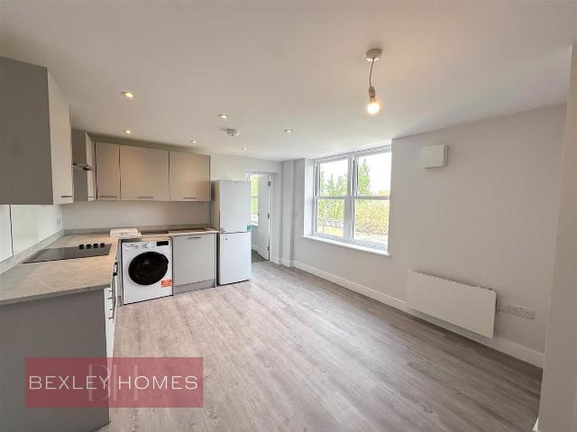 Wrotham Road, Gravesend DA11, 1 bed flat to rent, £1,200 pcm | PrimeLocation