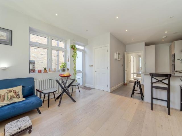 Wrottesley Road London NW10 4 bed duplex to rent £3,600 pcm £831 pw