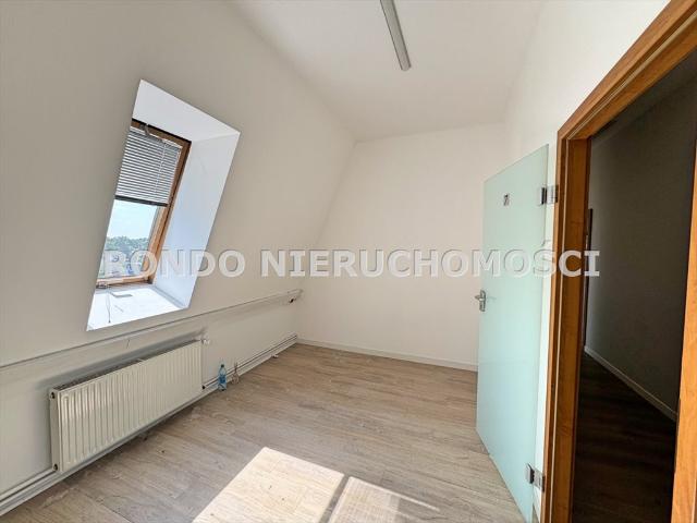 Wrocław Krzyki: komfortowe biuro 12 m² z kuchnią