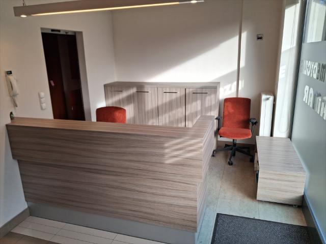 Lokal usługowy 106 m² z wyposażeniem, recepcją i gabinetami