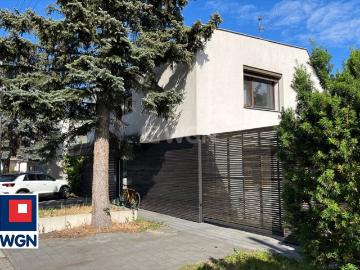 Przestronny dom z sauna, garażem i dużym ogrodem