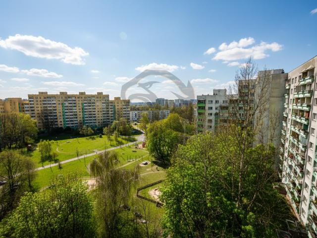 Widok z ostatniego piętra, balkon i klimatyzacja
