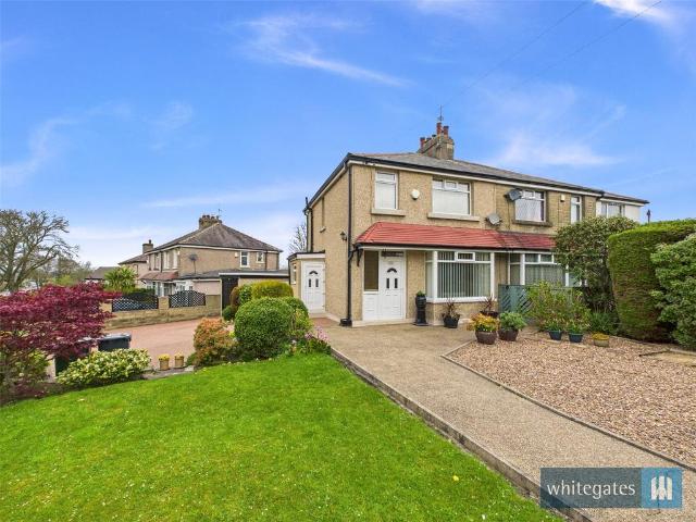 Wrose Road, Bradford, West Yorkshire. 3 bed semi detached house to rent £1,100 pcm £254 pw