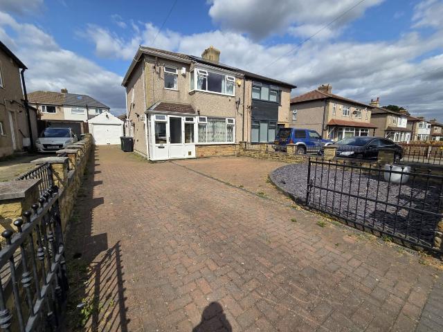 Wrose Road, Wrose BD2, Semi detached house to rent, £1,200 pcm | PrimeLocation