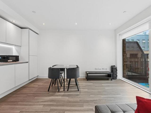 Wray Avenue, London, E16 1 bed apartment to rent £2,297 pcm £530 pw