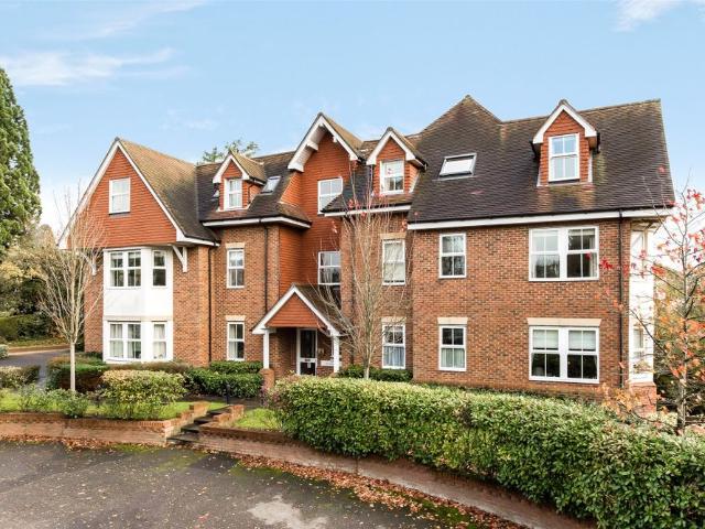 Wray Common Road, Reigate, Surrey RH2, 2 bed flat to rent, £1,900 pcm | PrimeLocation
