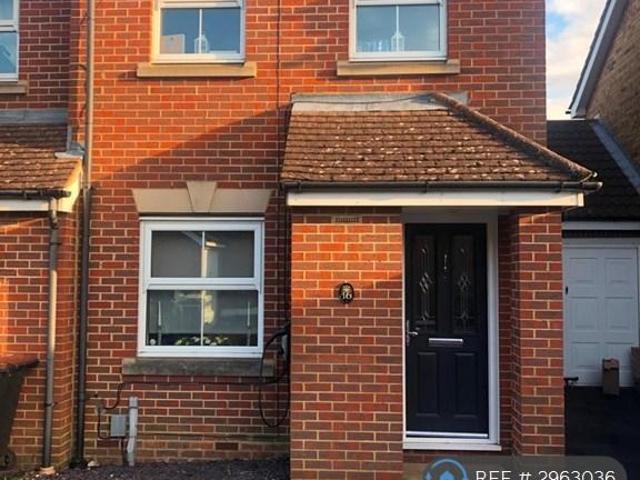 Wraysbury Close, Luton, LU4 2 bed end of terrace house to rent £1,400 pcm £323 pw
