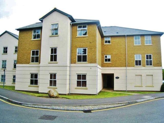 Wraysbury Gardens, Staines Upon Thames, Surrey TW18, 3 bed flat to rent, £1,800 pcm | PrimeLocation