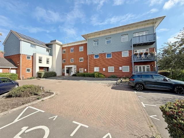 Wraysbury Drive, West Drayton UB7, 2 bed flat to rent, £1,750 pcm | PrimeLocation