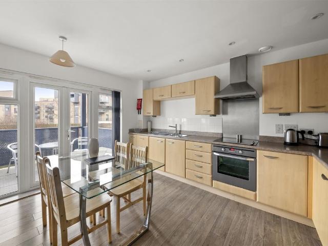 Wraysbury Drive, Yiewsley, West Drayton UB7, 2 bed flat to rent, £1,850 pcm | PrimeLocation