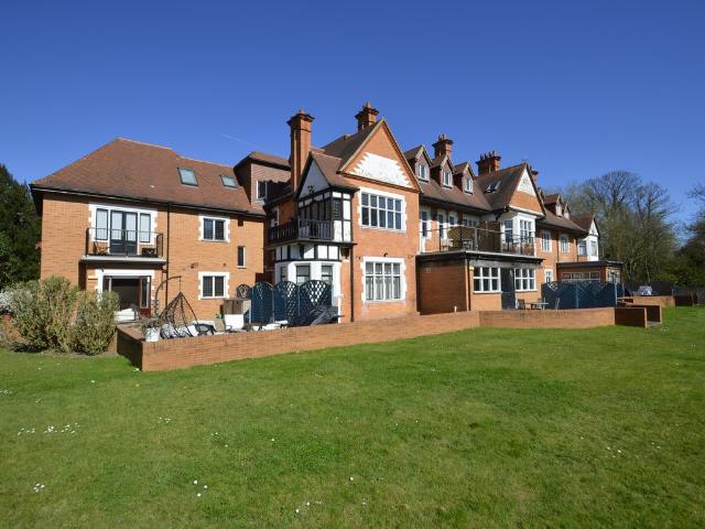 Wraysbury, Staines Upon Thames TW19, 1 bed flat to rent, £1,550 pcm | PrimeLocation