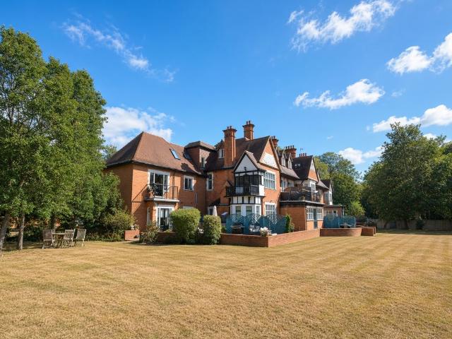 Wraysbury, Staines Upon Thames TW19, 2 bed flat to rent, £2,150 pcm | PrimeLocation