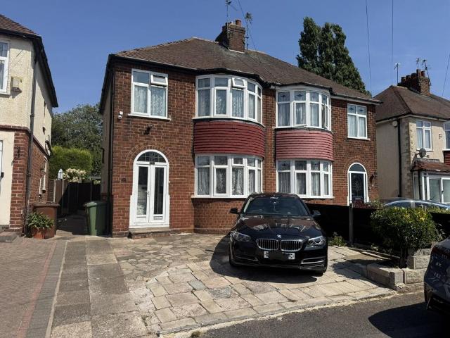 Wrexham Avenue, Walsall 3 bed semi detached house to rent £1,050 pcm £242 pw