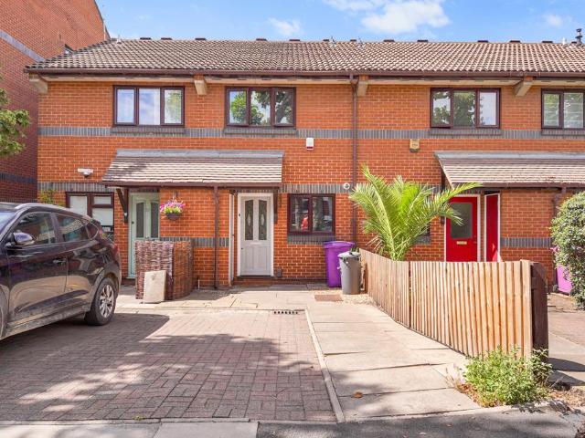 Wrexham Road, London, E3 2 bed terraced house to rent £2,350 pcm £542 pw