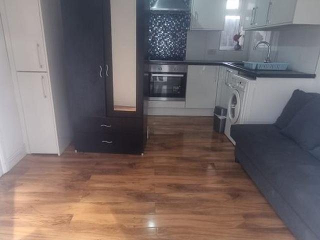 Wren Avenue, Southall UB2, 1 bed flat to rent, £1,225 pcm | PrimeLocation