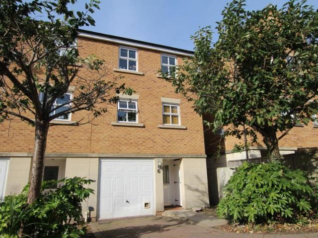 Wren Close, Bristol BS16 5 bed townhouse to rent £2,750 pcm £635 pw