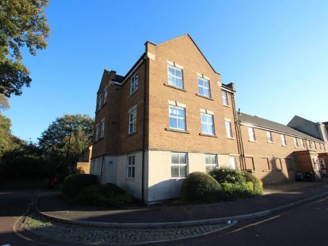 Wren Close, Bristol BS16 3 bed flat to rent £2,340 pcm £540 pw
