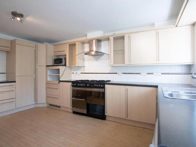 Wren Close, Loughborough LE11 4 bed house to rent £1,993 pcm £460 pw