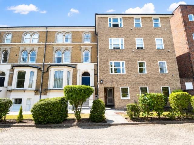 Wren Court, Surbiton KT5 2 bed apartment to rent £1,800 pcm £415 pw