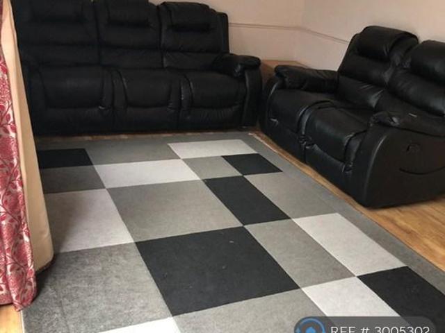 Wren Court, Slough, SL3 3 bed terraced house to rent £1,900 pcm £438 pw