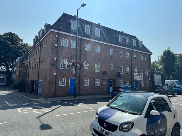Wren House, 2b High Street, Hampton. 2 bed flat to rent £1,950 pcm £450 pw