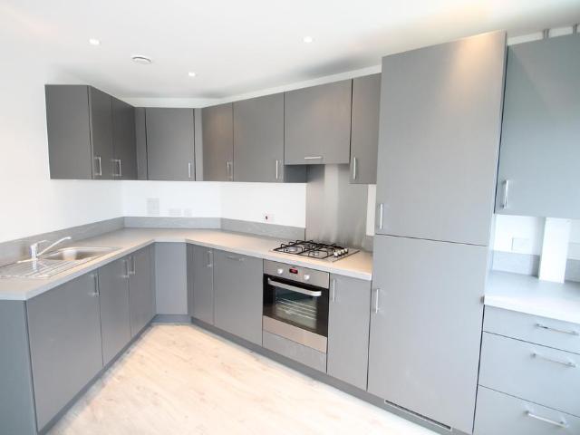 Wrights Court, Bromley, BR2 2 bed flat to rent £1,800 pcm £415 pw
