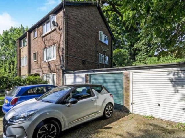 Wrights Hill, SOUTHAMPTON, SO19 1 bed flat to rent £875 pcm £202 pw