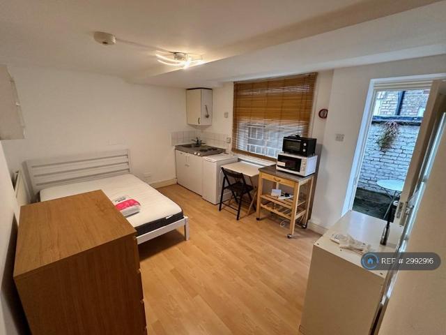 Wrights Lane, London, W8 1 bed in a house share to rent £1,460 pcm £337 pw