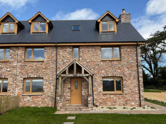 Wrington Hill, Wrington BS40 4 bed semi detached house to rent £3,000 pcm £692 pw