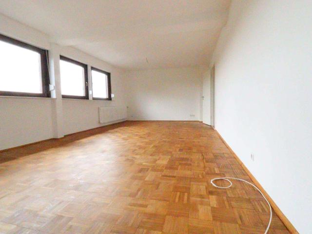 WRS Immobilien Frisch renovierte 3 Zimmer Dachgeschosswohnung in Feldrandlage von Rockenberg