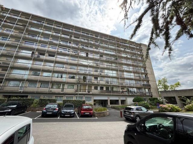 WTB: BEL APPARTEMENT 2 CHAMBRES + 2 TERRASSES & POSS. PARKIN