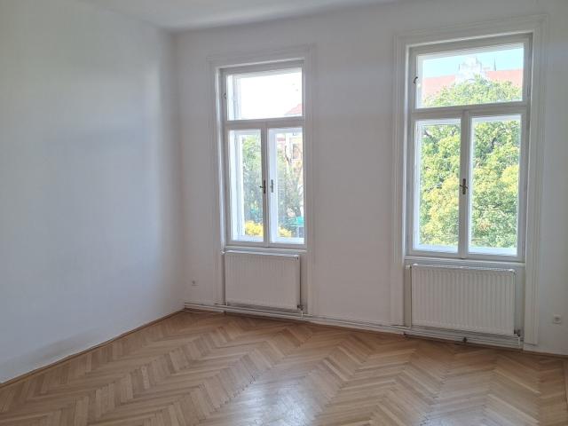 Wundervolle 3 Zimmer Altbauwohnung mit Parkblick