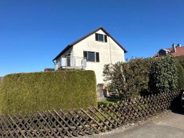 Wunderbar gelegenes Haus mit großem Garten frei werdend zum 1. Juni
