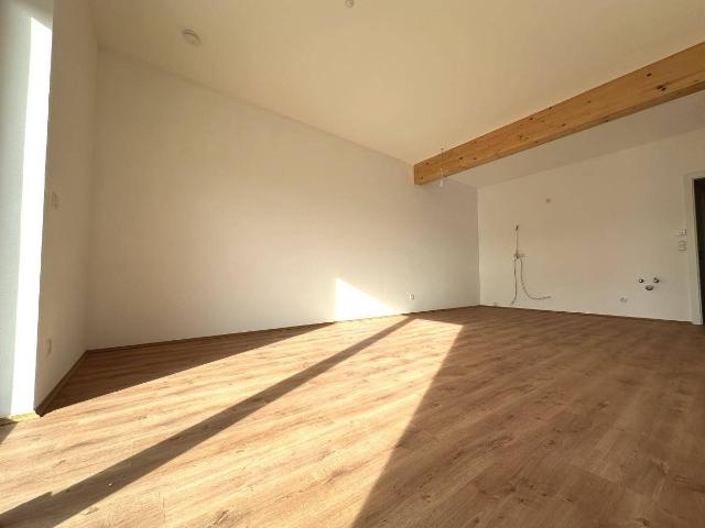 Wunderbare Mietwohnung mit Balkon in Lödersdorf. !