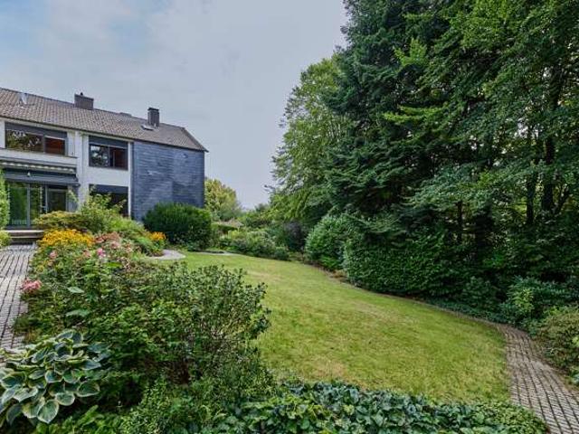 Wunderbare Aussichten für die Zukunft! 2 Familien Reiheneckhaus mit Garten und Garage