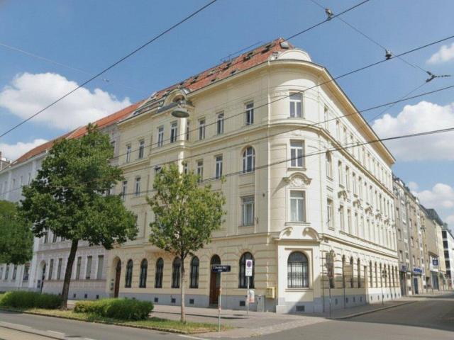 Wunderbare Altbauwohnung in einem schönen Stilaltbau zum Renovieren