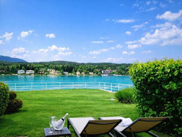 Wunderbare Seewohnung mit großem Strandbereich in Velden am Wörthersee