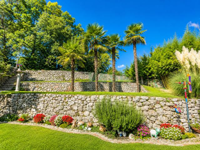 Wunderbares altes und grosses Tessiner Haus mit herrlichem Garten