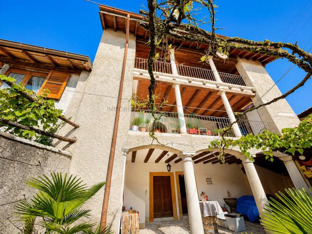Wunderbares altes und grosses Tessiner Haus mit herrlichem Garten