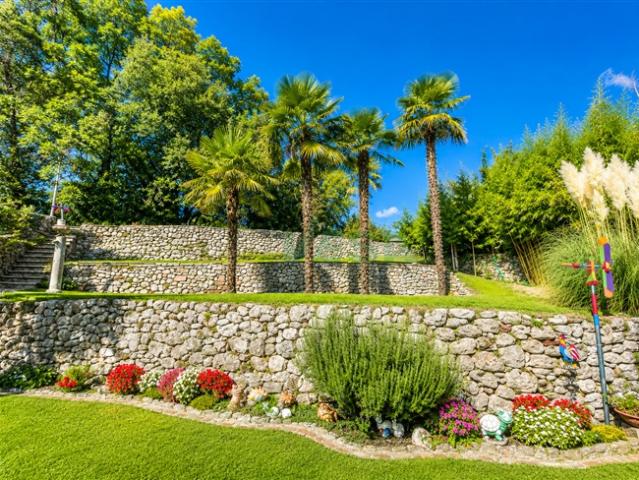 Wunderbares altes und grosses Tessiner Haus mit herrlichem Garten