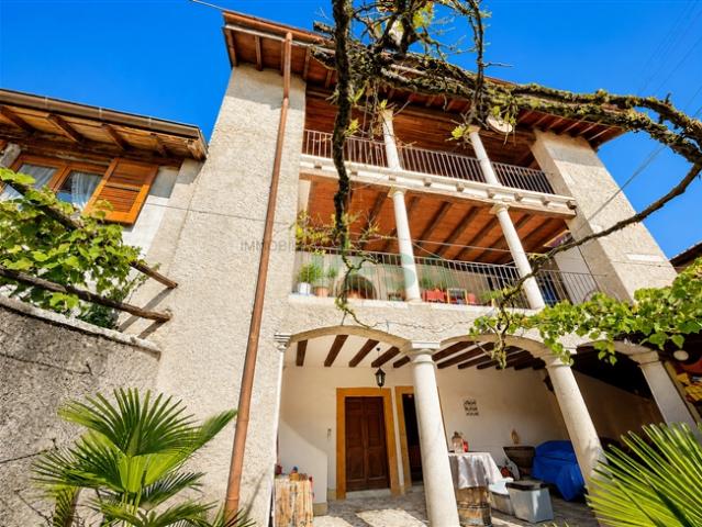 Wunderbares altes und grosses Tessiner Haus mit herrlichem Garten
