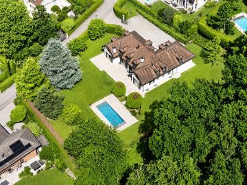 Wunderbares Familienanwesen mit Schwimmbad und großem Grundstück