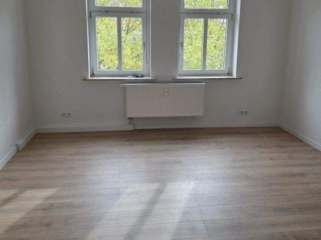 WunderschÃ¶ne Wohnung mit groÃer KÃ¼che!