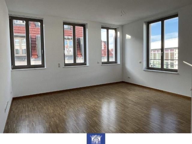 WunderschÃ¶ne Wohnung mit Loggia und moderner EBK direkt am Neumarkt!