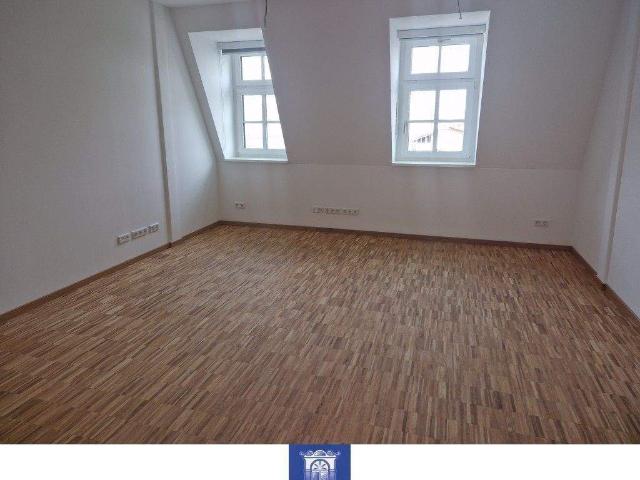 WunderschÃ¶ne und moderne Singlewohnung mit Loggia im Dachgeschoss!