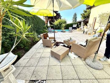 Wunderschön eingerichtete Villa 8,5 P / 6 Schlafzimmer + Studio / Garten Pool